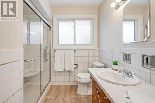 368 East Side Crescent, Burlington, ON - Indoor Photo Showing Bathroom