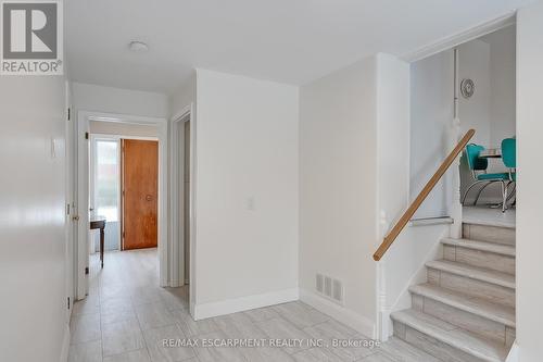 368 East Side Crescent, Burlington, ON - Indoor Photo Showing Other Room