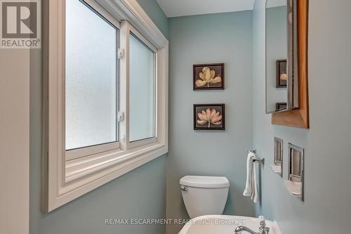 368 East Side Crescent, Burlington, ON - Indoor Photo Showing Bathroom