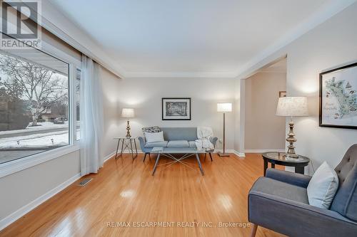 368 East Side Crescent, Burlington, ON - Indoor Photo Showing Living Room