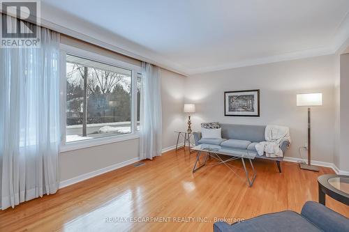 368 East Side Crescent, Burlington, ON - Indoor Photo Showing Living Room