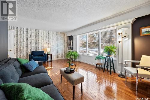 1342 East Centre, Saskatoon, SK - Indoor Photo Showing Living Room