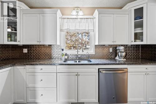 1342 East Centre, Saskatoon, SK - Indoor Photo Showing Kitchen With Double Sink With Upgraded Kitchen