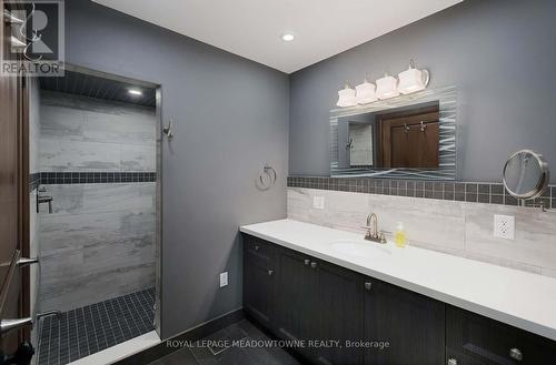 307 Queen Street S, Mississauga, ON - Indoor Photo Showing Bathroom