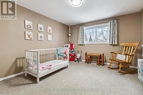 627 Chiddington Avenue, London, ON - Indoor Photo Showing Bedroom