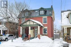 108 GROVE AVENUE  Ottawa, ON K1S 3B1