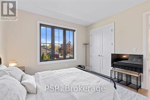 308 Appleby Line, Burlington, ON - Indoor Photo Showing Bedroom