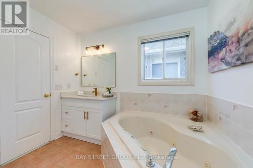 929 Ledbury Crescent, Mississauga, ON - Indoor Photo Showing Bathroom