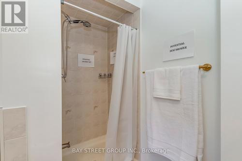 929 Ledbury Crescent, Mississauga, ON - Indoor Photo Showing Bathroom