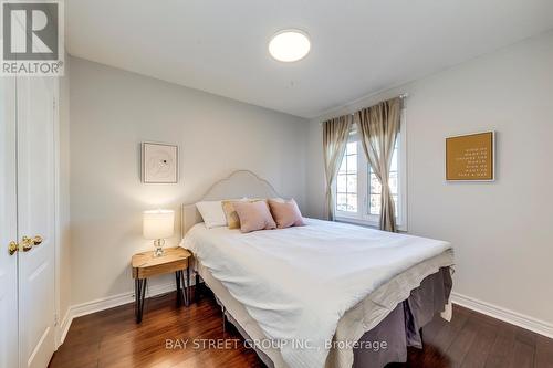 929 Ledbury Crescent, Mississauga, ON - Indoor Photo Showing Bedroom