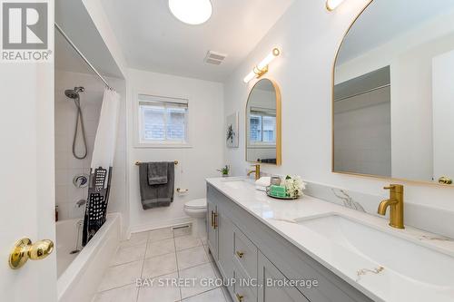 929 Ledbury Crescent, Mississauga, ON - Indoor Photo Showing Bathroom