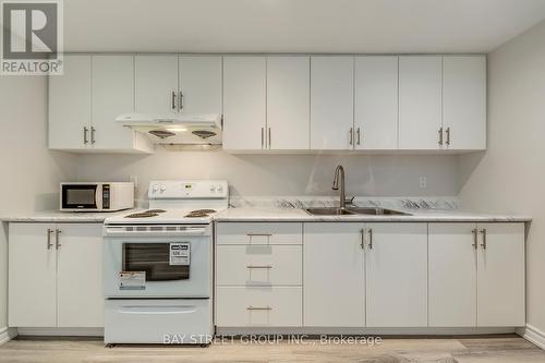 929 Ledbury Crescent, Mississauga, ON - Indoor Photo Showing Kitchen With Double Sink