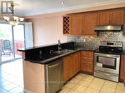 874 Knotty Pine Grove, Mississauga, ON - Indoor Photo Showing Kitchen With Double Sink