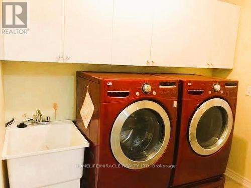 874 Knotty Pine Grove, Mississauga, ON - Indoor Photo Showing Laundry Room