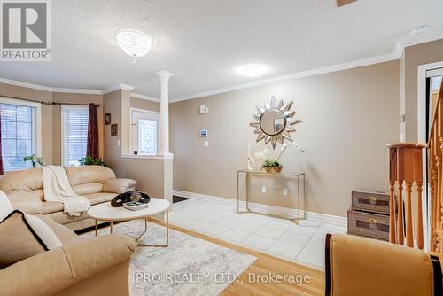 5980 Manzanillo Crescent, Mississauga, ON - Indoor Photo Showing Living Room