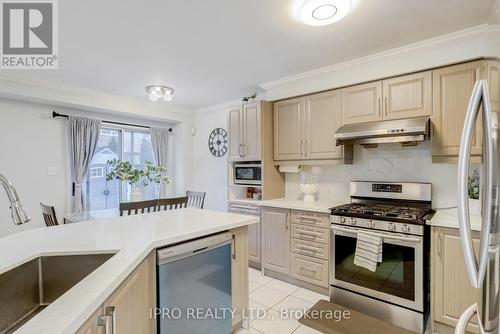 5980 Manzanillo Crescent, Mississauga, ON - Indoor Photo Showing Kitchen