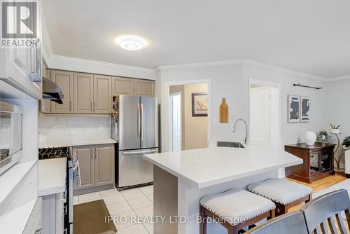 5980 Manzanillo Crescent, Mississauga, ON - Indoor Photo Showing Kitchen