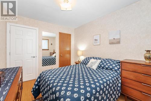 Classic hardwood floors in upper level bedrooms - 2000 Silverberry Crescent, Mississauga, ON - Indoor Photo Showing Bedroom