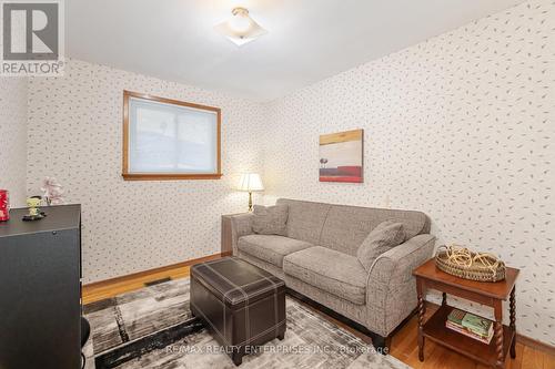 Third bedroom is well-sized with hardwood floors - 2000 Silverberry Crescent, Mississauga, ON - Indoor Photo Showing Living Room