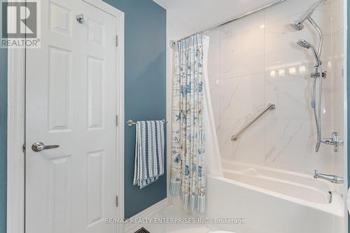 Bathroom features beautiful wall tiles, flooring - 2000 Silverberry Crescent, Mississauga, ON - Indoor Photo Showing Bathroom