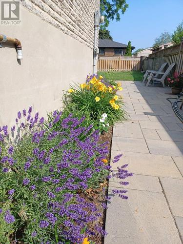 Beautiful side gardens with interlock - 2000 Silverberry Crescent, Mississauga, ON - Outdoor