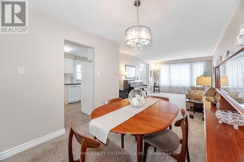 The open concept main floor provides flexibility - 2000 Silverberry Crescent, Mississauga, ON - Indoor Photo Showing Dining Room