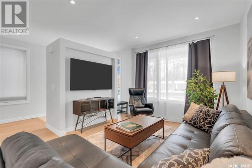 1418 10Th Street E, Saskatoon, SK - Indoor Photo Showing Living Room