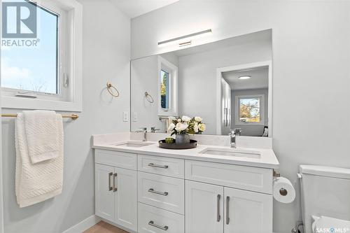 1418 10Th Street E, Saskatoon, SK - Indoor Photo Showing Bathroom