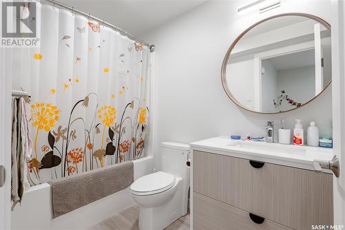 1418 10Th Street E, Saskatoon, SK - Indoor Photo Showing Bathroom