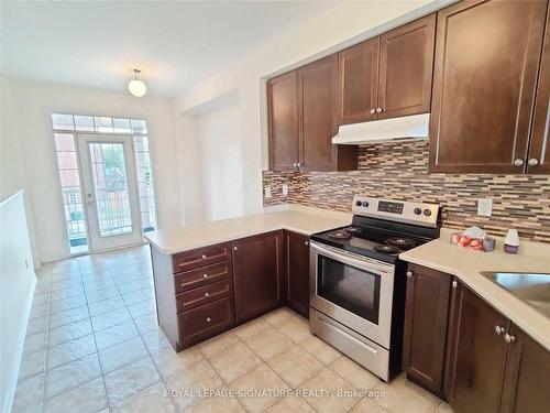 7250 Triumph Lane, Mississauga, ON - Indoor Photo Showing Kitchen With Upgraded Kitchen