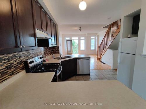 7250 Triumph Lane, Mississauga, ON - Indoor Photo Showing Kitchen With Double Sink