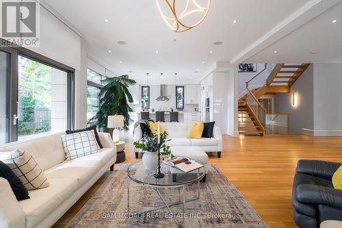 1456 Applewood Road, Mississauga, ON - Indoor Photo Showing Living Room