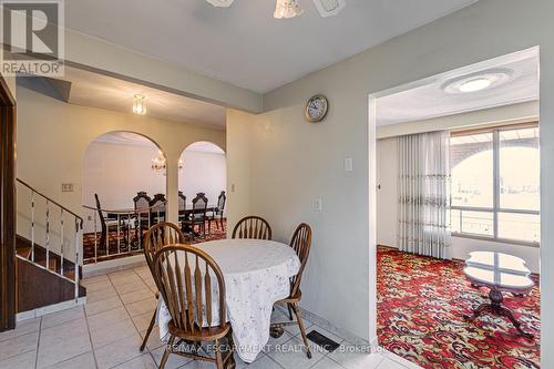 20 Harvard Place, Hamilton, ON - Indoor Photo Showing Dining Room