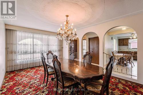 20 Harvard Place, Hamilton, ON - Indoor Photo Showing Dining Room