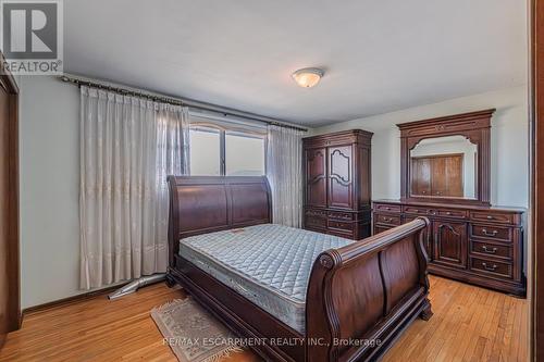 20 Harvard Place, Hamilton, ON - Indoor Photo Showing Bedroom