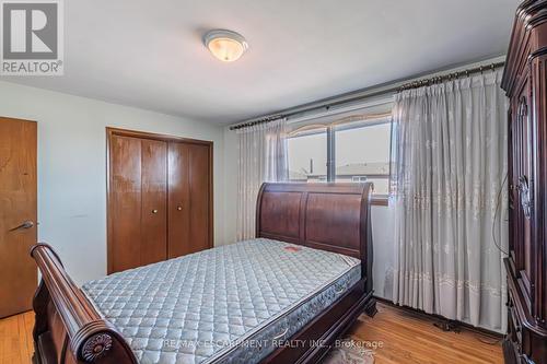 20 Harvard Place, Hamilton, ON - Indoor Photo Showing Bedroom