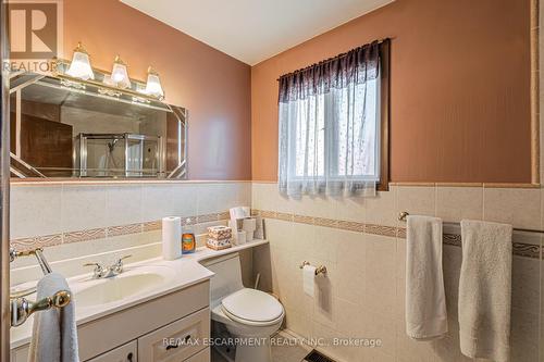 20 Harvard Place, Hamilton, ON - Indoor Photo Showing Bathroom