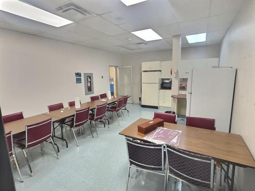 Dinette - 155 Av. Dallaire, Rouyn-Noranda, QC - Indoor