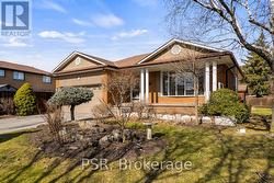 1197 GREYOWL POINT  Mississauga, ON L4Y 2W3