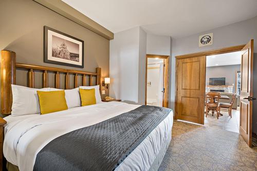 Primary bedroom - 127-2396 Rue Labelle, Mont-Tremblant, QC - Indoor Photo Showing Bedroom