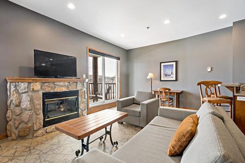 Living room - 127-2396 Rue Labelle, Mont-Tremblant, QC - Indoor Photo Showing Living Room With Fireplace