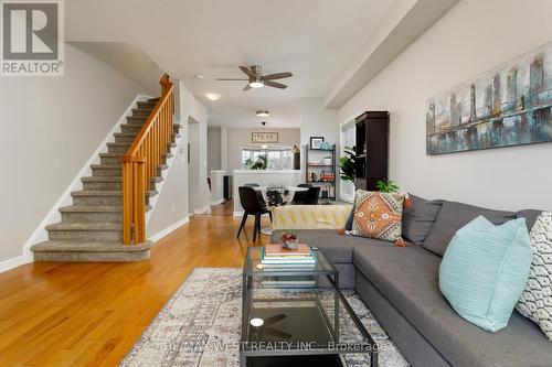 668 Rowley Common, Burlington, ON - Indoor Photo Showing Living Room