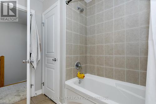 668 Rowley Common, Burlington, ON - Indoor Photo Showing Bathroom