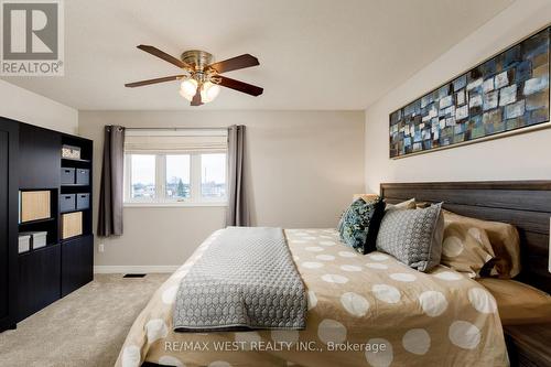 668 Rowley Common, Burlington, ON - Indoor Photo Showing Bedroom