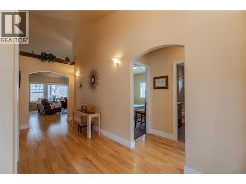 Foyer - 3210 / 3208 Cory Road, Keremeos, BC 