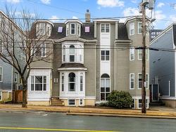 4 1061 South Park Street  Halifax, NS B3H 2W5