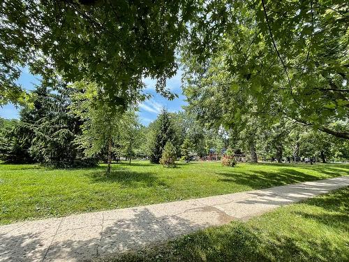 Nearby - 5325  - 5327 Av. Earnscliffe, Montréal (Côte-Des-Neiges/Notre-Dame-De-Grâce), QC - Outdoor