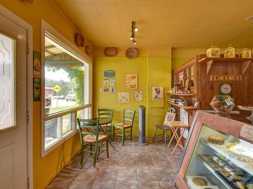 Commerce - 131  - 133 Ch. Des Fondateurs, La Minerve, QC - Indoor