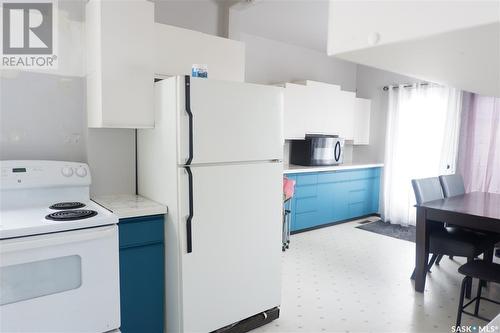 405 4Th Avenue E, Assiniboia, SK - Indoor Photo Showing Kitchen