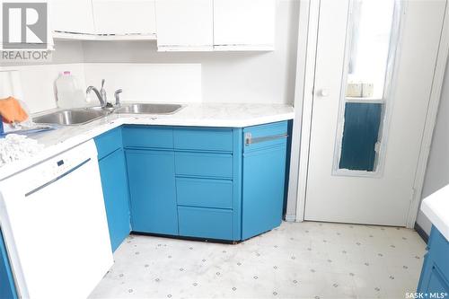 405 4Th Avenue E, Assiniboia, SK - Indoor